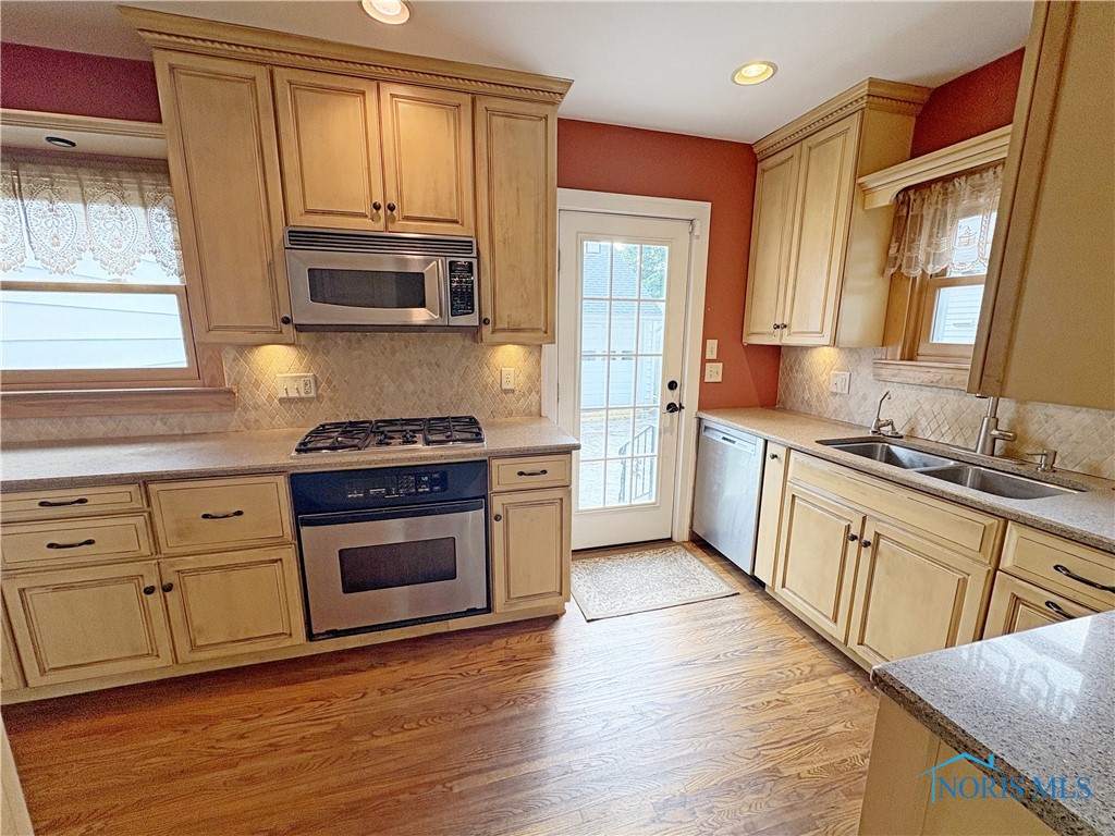 932 N Grove Street, Bowling Green, Ohio image 8