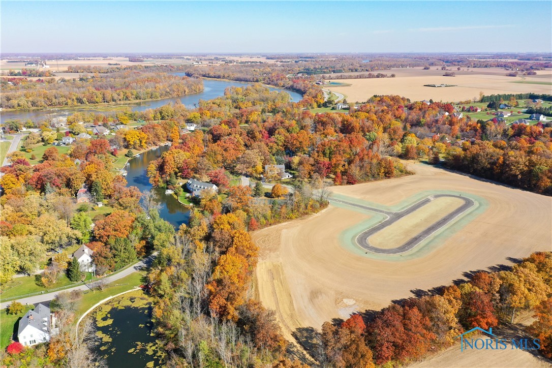 135 Coach House Loop, Bowling Green, Ohio image 3