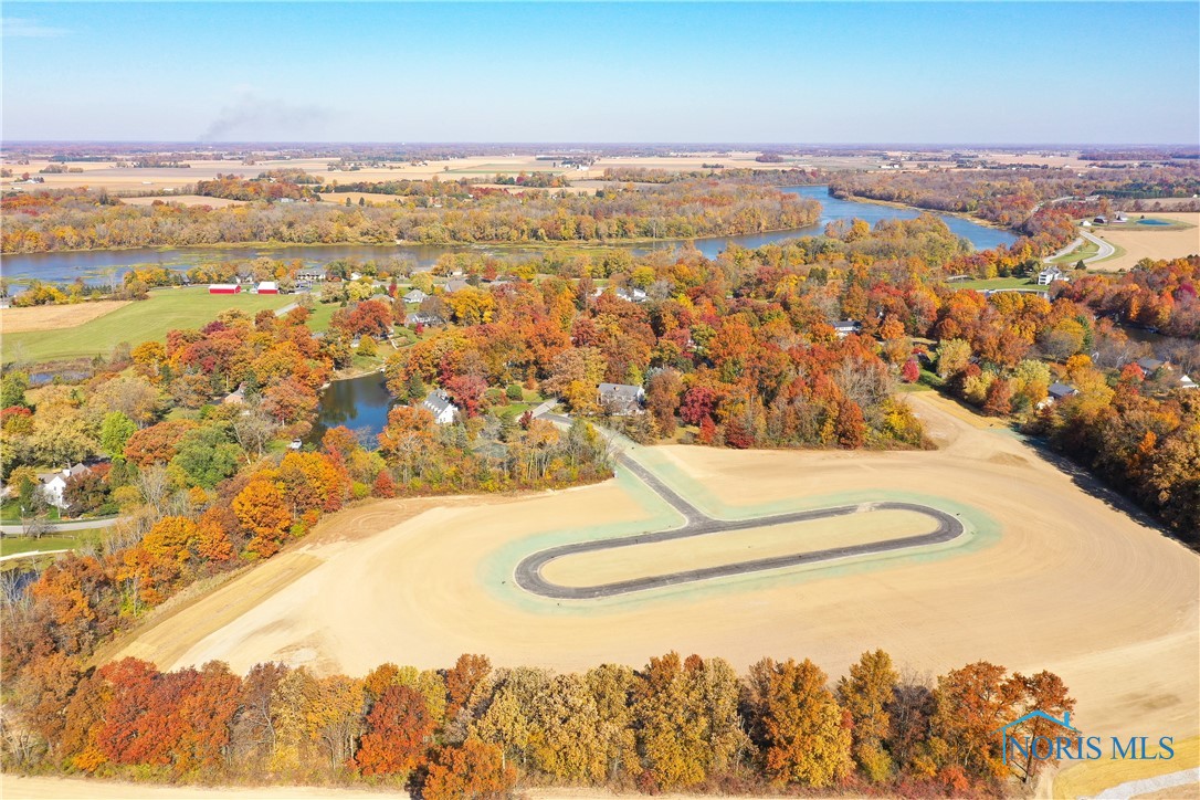 135 Coach House Loop, Bowling Green, Ohio image 4