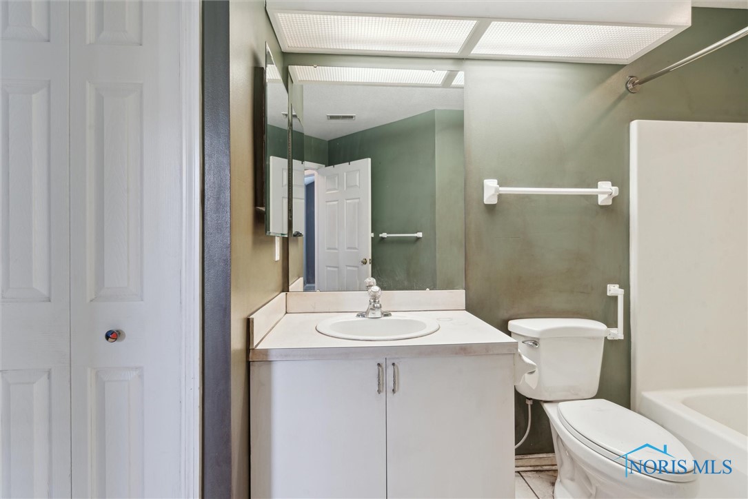 2322 Whispering Pines Drive #7-2322, Toledo, Ohio image 32