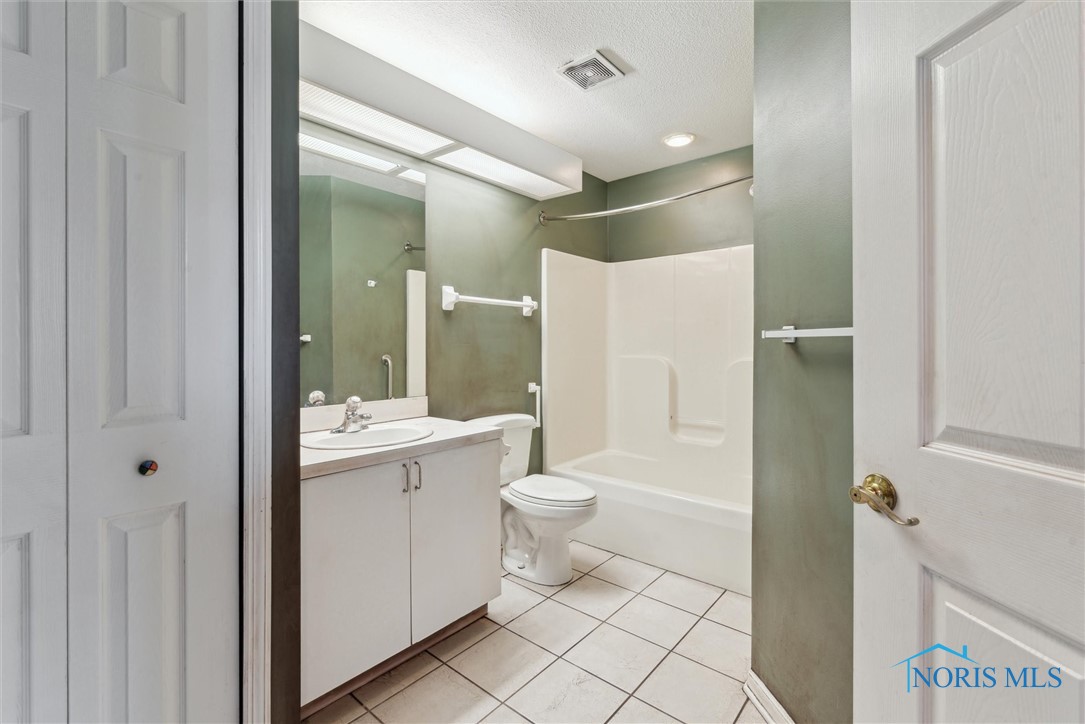 2322 Whispering Pines Drive #7-2322, Toledo, Ohio image 31