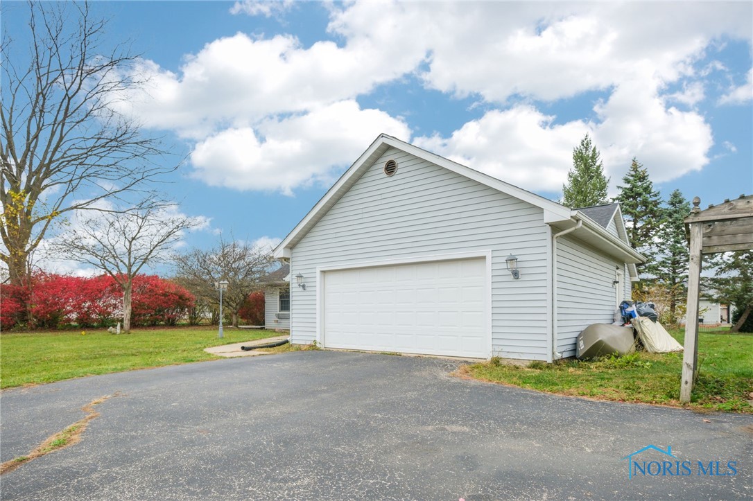 1476 Circle Drive, Millbury, Ohio image 3