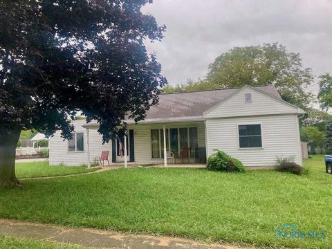 Homes For Sale - 17 Hollister Street<br/> Monroeville, OH 44847