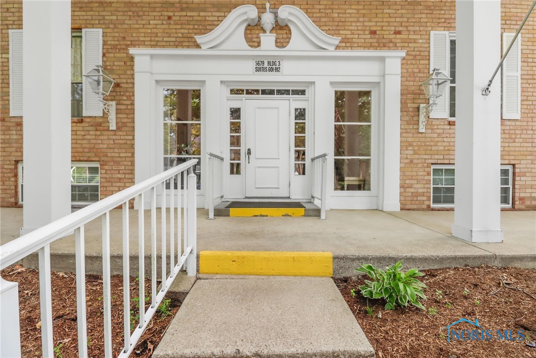 5679 Monroe Street 808