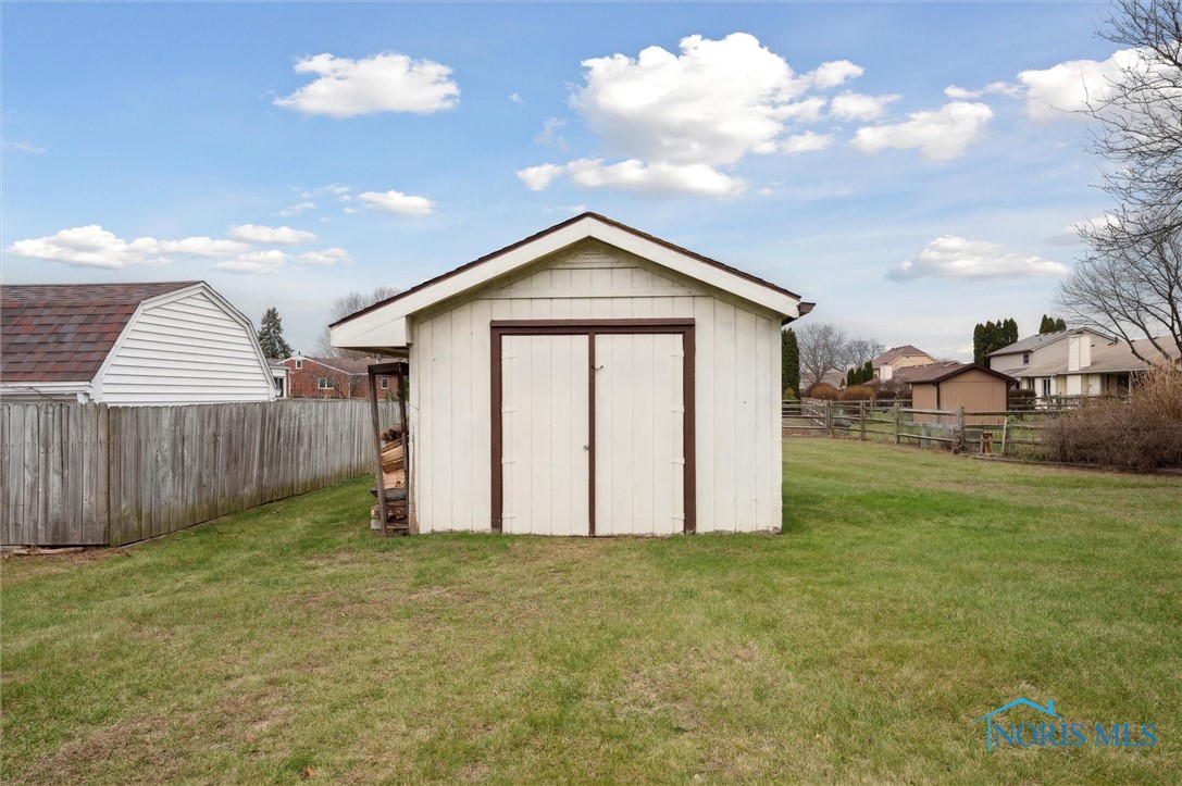 1142 Laura Lane, Oregon, Ohio image 40