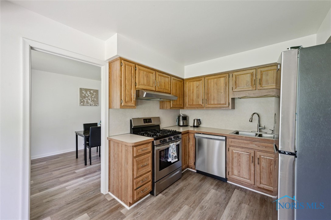 3736 Dewlawn Drive, Toledo, Ohio image 10