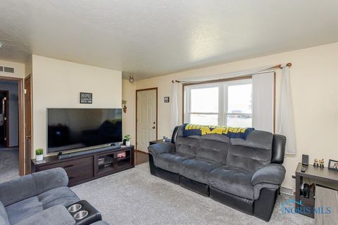 Tiny photo for 29479 Harriet Street, Millbury, OH 43447 (MLS # 6136453)