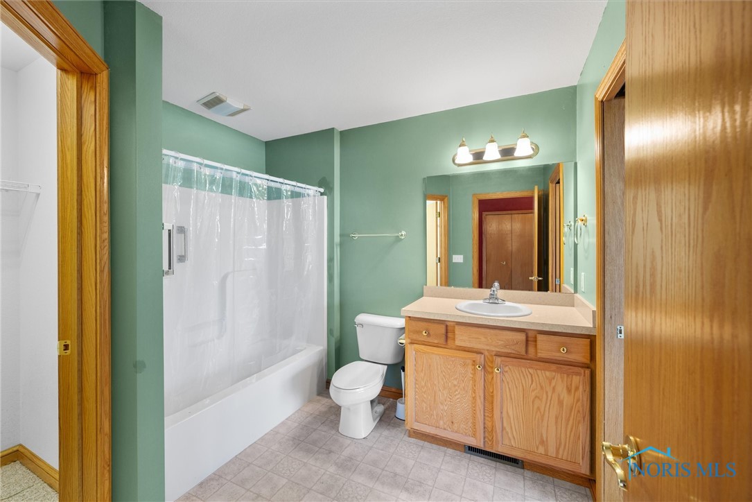 216 E Greenwood Drive, Haskins, Ohio image 11