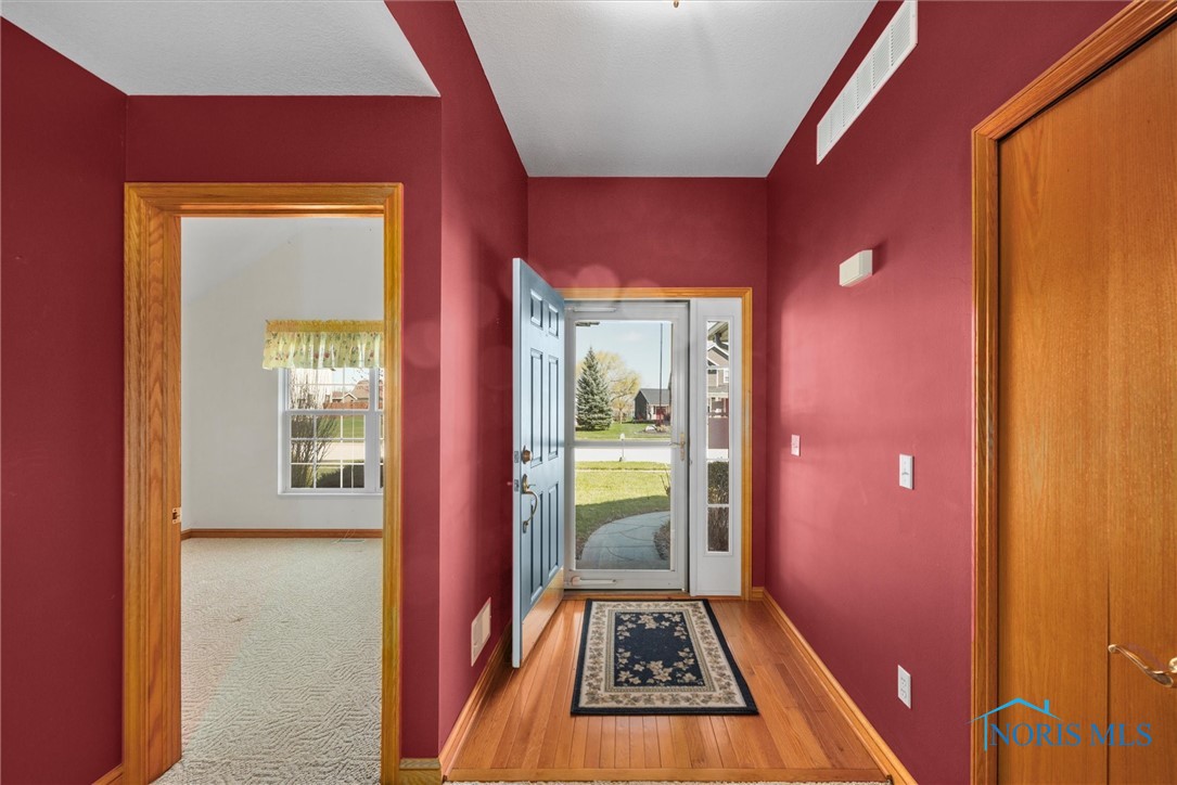 216 E Greenwood Drive, Haskins, Ohio image 5