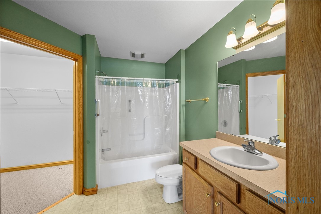 216 E Greenwood Drive, Haskins, Ohio image 9