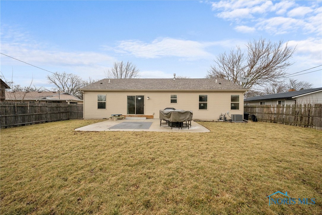 660 Greenfield Drive, Maumee, Ohio image 3