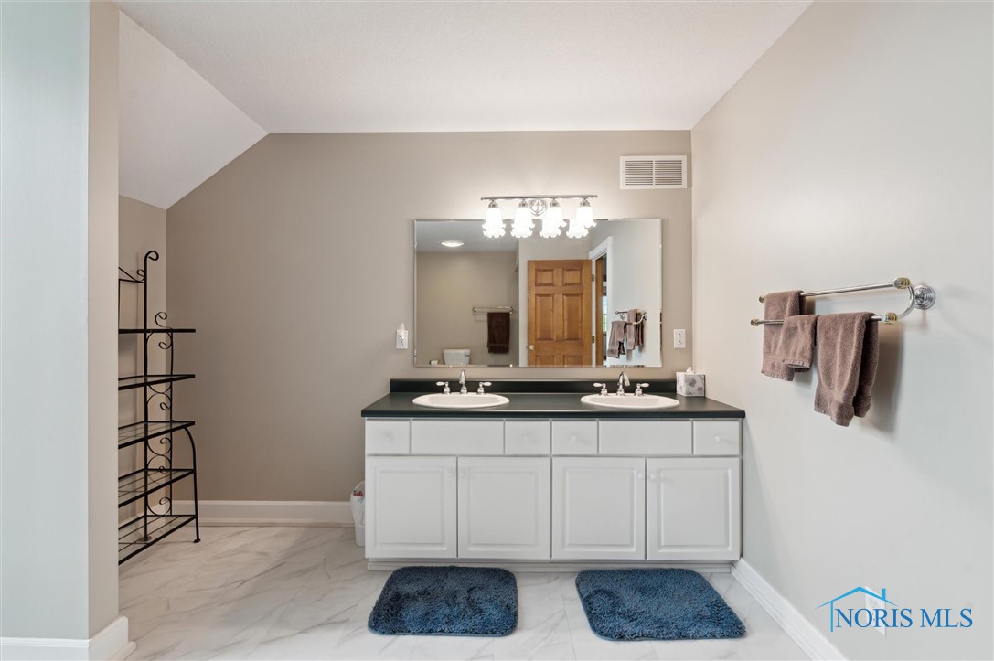 1903 Greystone Drive, Findlay, Ohio image 30