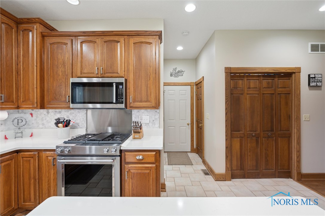1903 Greystone Drive, Findlay, Ohio image 10