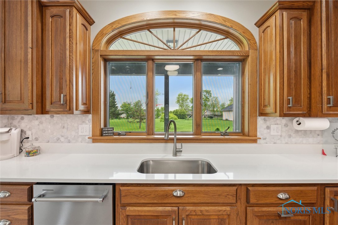 1903 Greystone Drive, Findlay, Ohio image 11