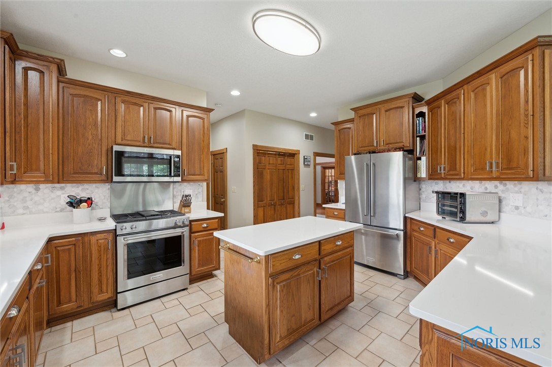 1903 Greystone Drive, Findlay, Ohio image 9