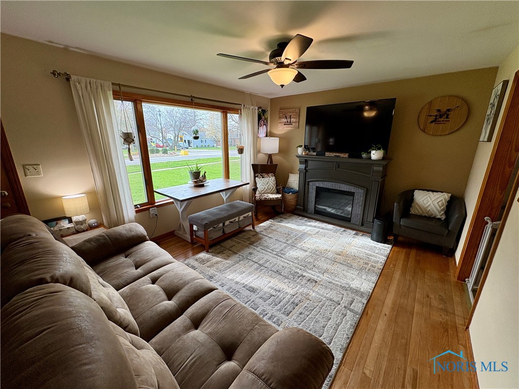 825 S Myrtle Avenue, Willard, Ohio image 4