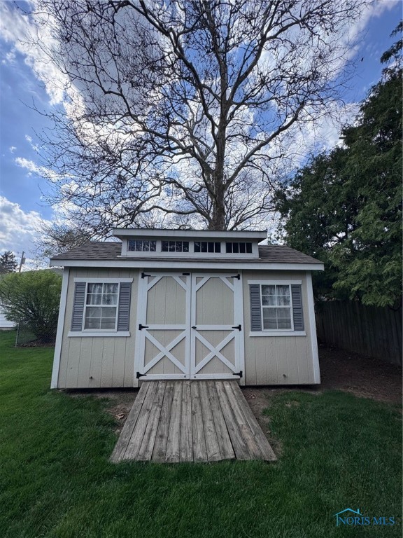 319 Sunrise Drive, Bowling Green, Ohio image 2