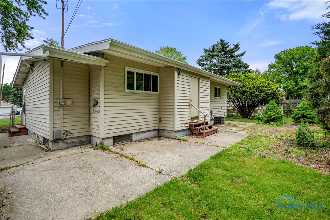 1765 Newport Avenue, Toledo, Ohio image 24