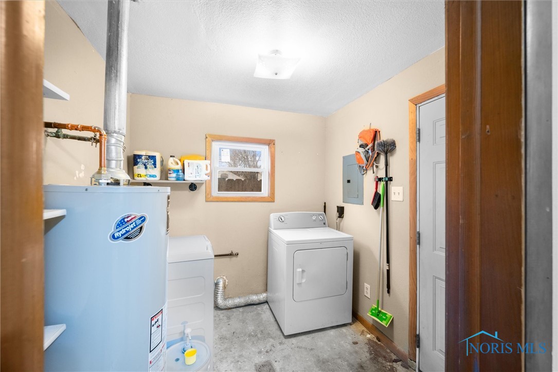 625 Valleywood Drive, Toledo, Ohio image 17