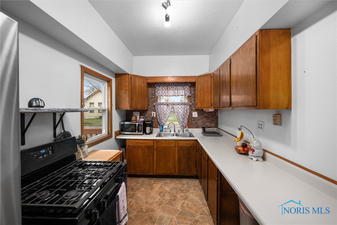 625 Valleywood Drive, Toledo, Ohio image 16