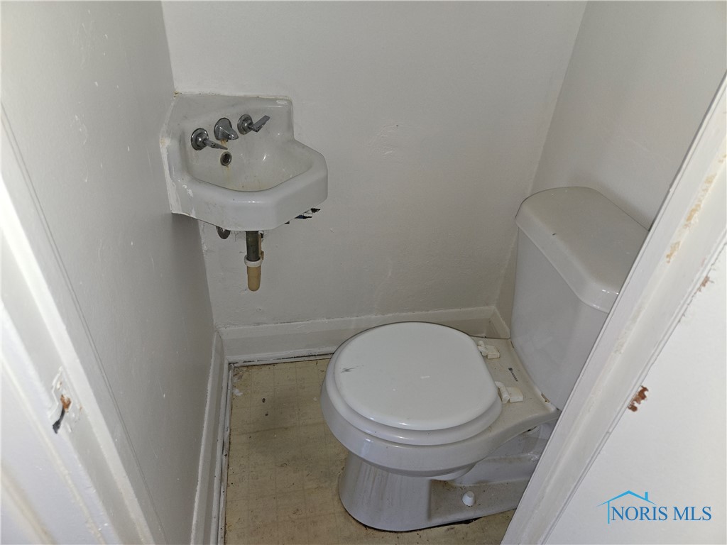 521 Bates Road, Toledo, Ohio image 10