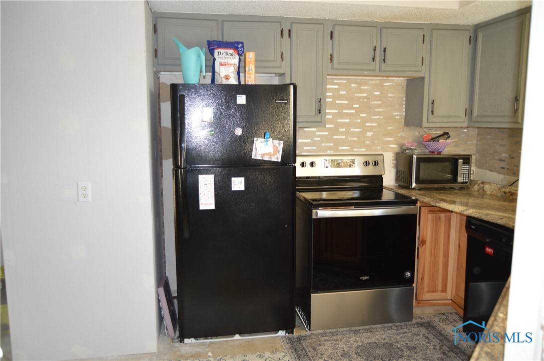 1611 Brand Manor Drive, Findlay, Ohio image 2