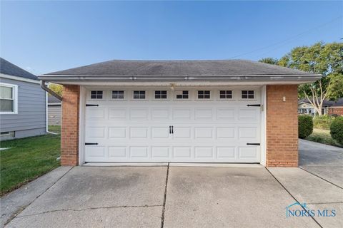 Tiny photo for 1848 Brierheath Avenue, Toledo, OH 43614 (MLS # 6136797)