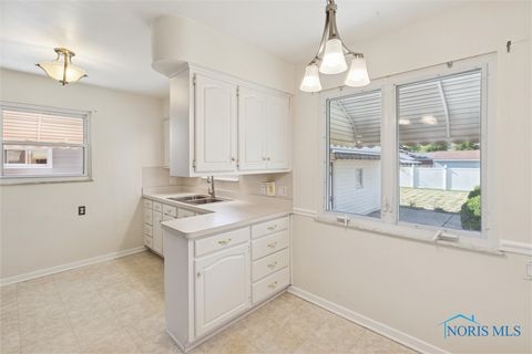 Tiny photo for 1848 Brierheath Avenue, Toledo, OH 43614 (MLS # 6136797)