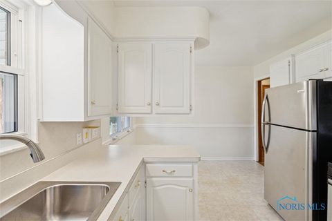 Tiny photo for 1848 Brierheath Avenue, Toledo, OH 43614 (MLS # 6136797)
