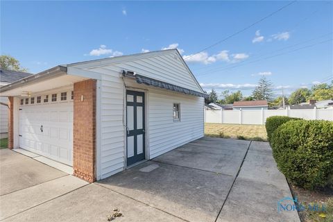 Tiny photo for 1848 Brierheath Avenue, Toledo, OH 43614 (MLS # 6136797)