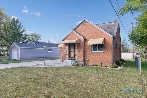 Tiny photo for 1848 Brierheath Avenue, Toledo, OH 43614 (MLS # 6136797)