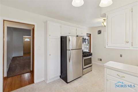Tiny photo for 1848 Brierheath Avenue, Toledo, OH 43614 (MLS # 6136797)