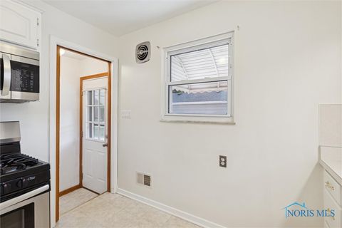 Tiny photo for 1848 Brierheath Avenue, Toledo, OH 43614 (MLS # 6136797)