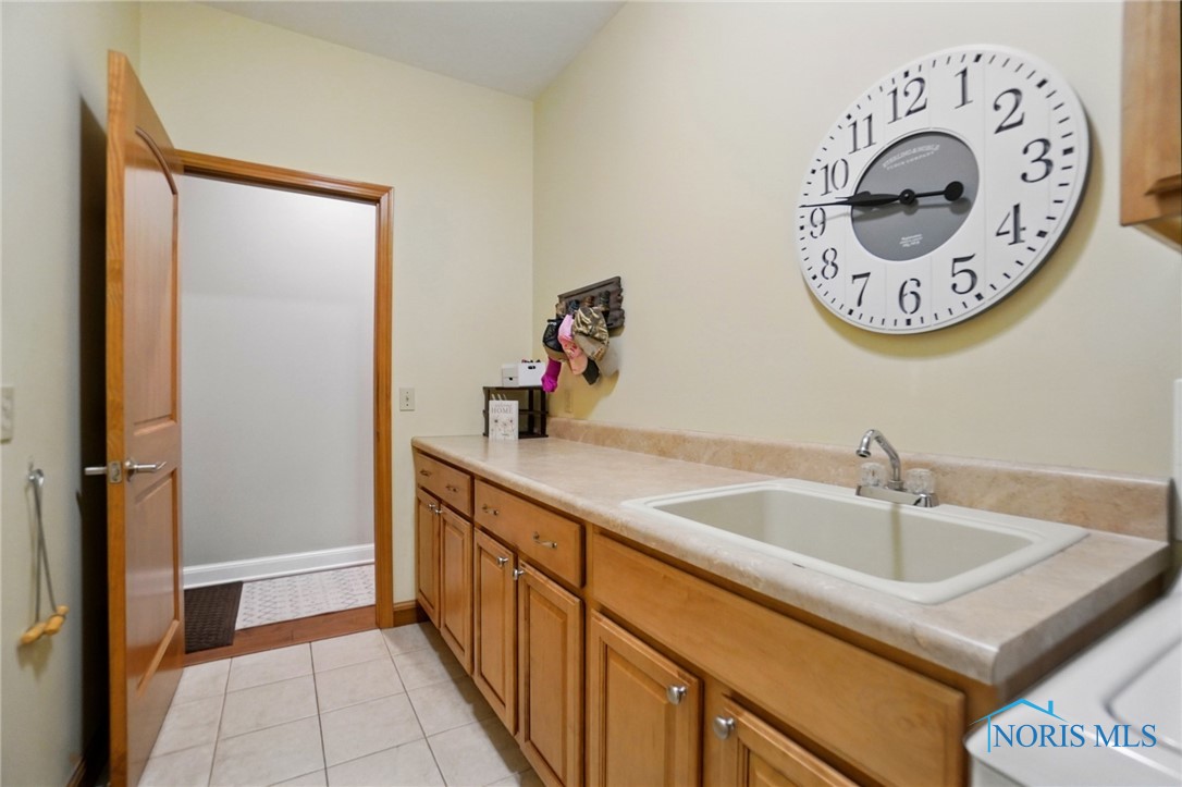 8395 Ash Ridge Lane, Findlay, Ohio image 35