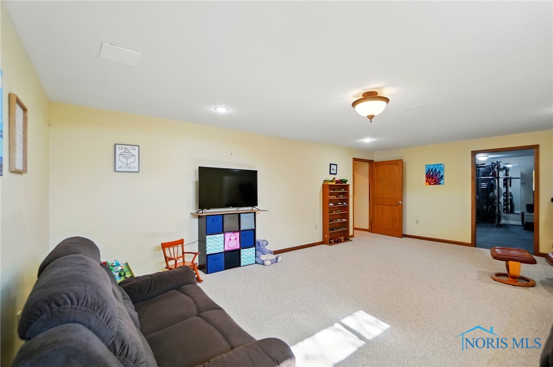 8395 Ash Ridge Lane, Findlay, Ohio image 43