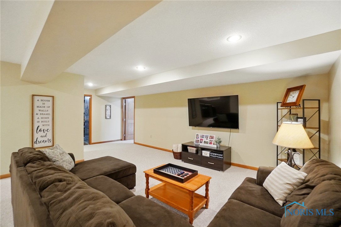 8395 Ash Ridge Lane, Findlay, Ohio image 39