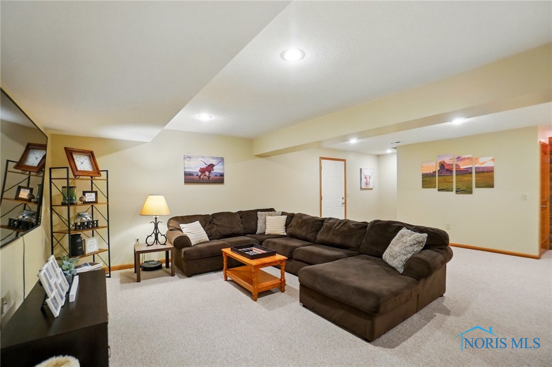 8395 Ash Ridge Lane, Findlay, Ohio image 40