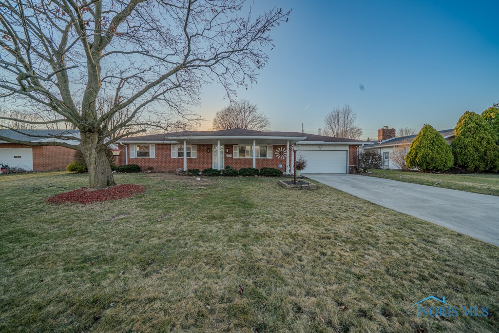 433 Burnham Drive, Fostoria, Ohio image 1