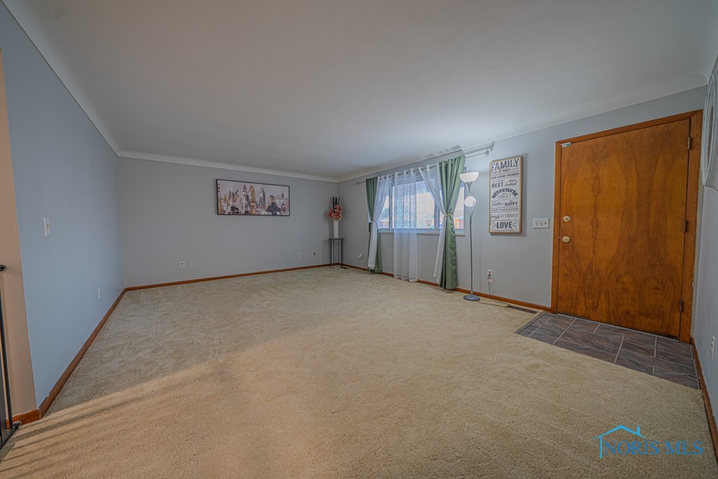 433 Burnham Drive, Fostoria, Ohio image 13