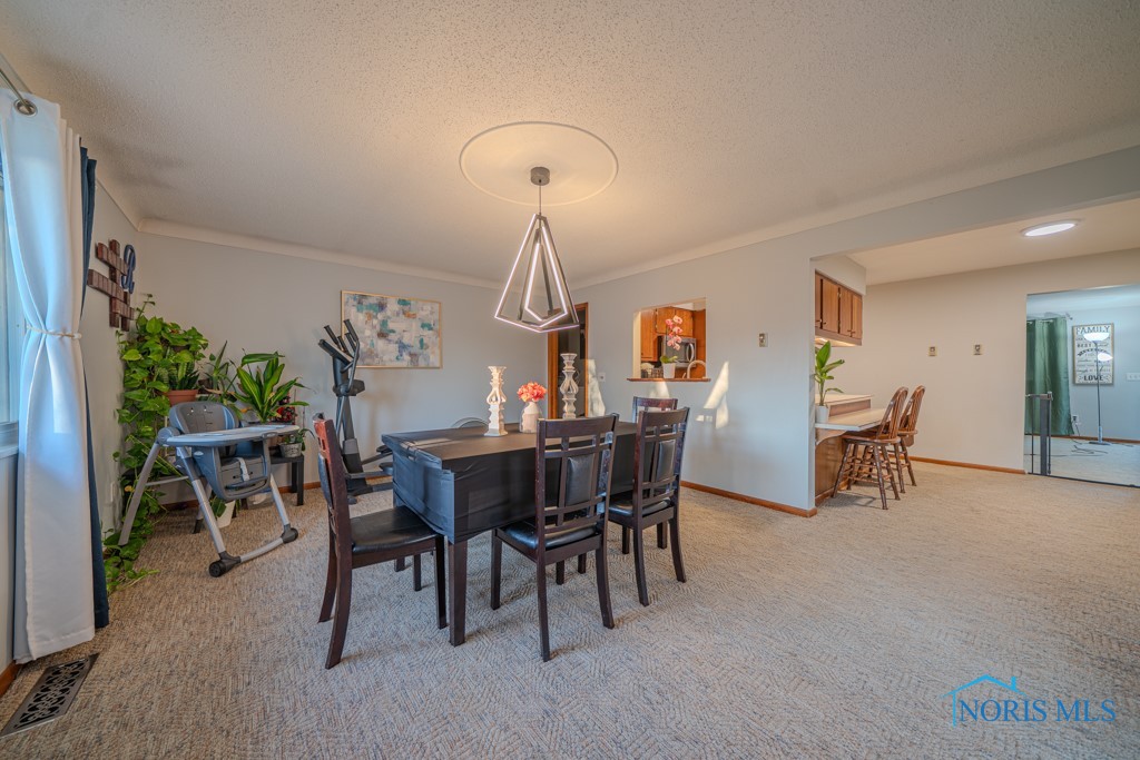 433 Burnham Drive, Fostoria, Ohio image 5