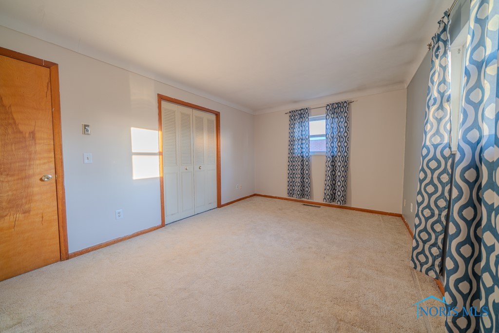 433 Burnham Drive, Fostoria, Ohio image 17