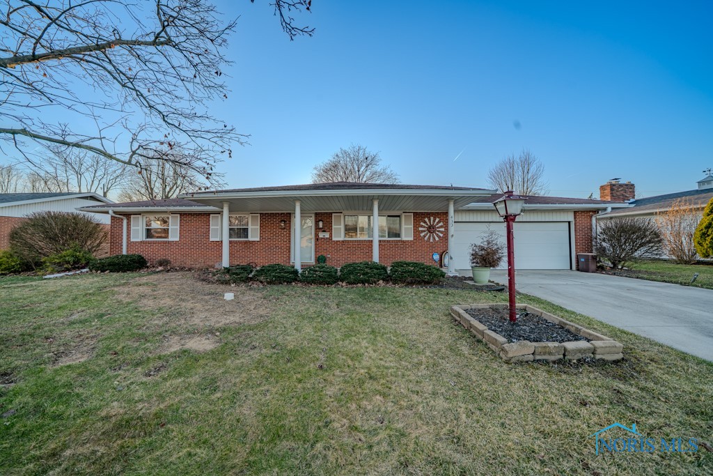 433 Burnham Drive, Fostoria, Ohio image 3
