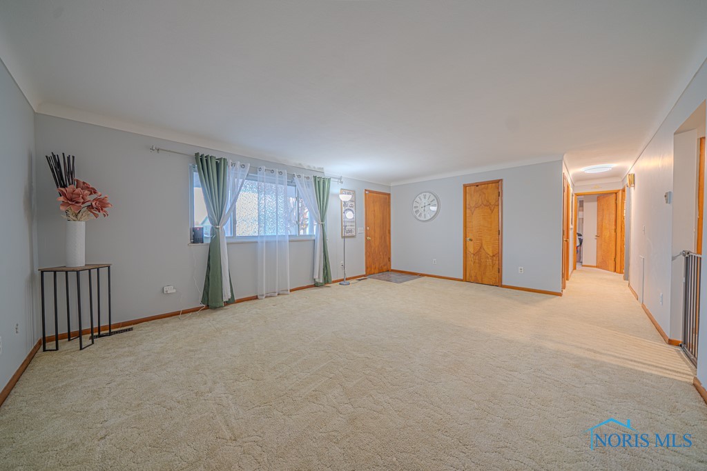 433 Burnham Drive, Fostoria, Ohio image 14