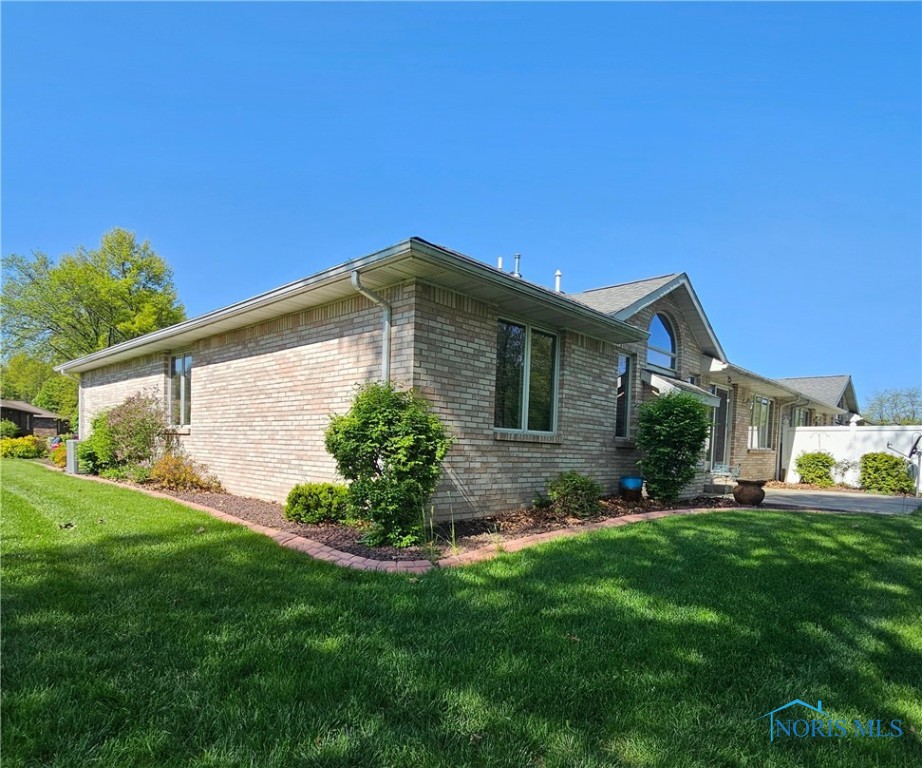 608 Chinook Drive, Defiance, Ohio image 5