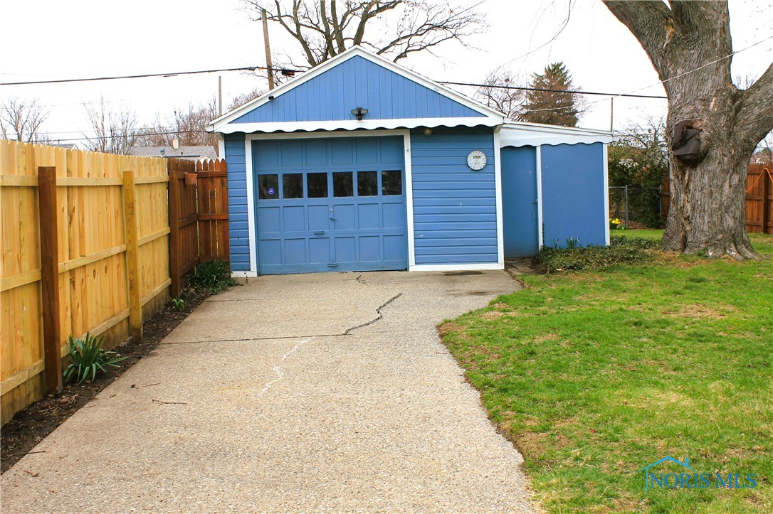 1364 Glenview Road, Toledo, Ohio image 2