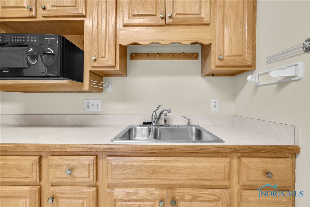 2633 Evergreen Road, Toledo, Ohio image 19