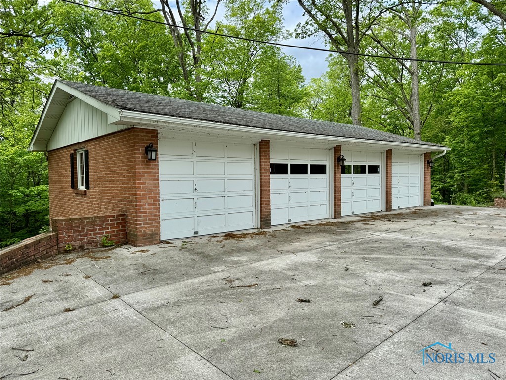 228 Riverdale Drive, Defiance, Ohio image 2