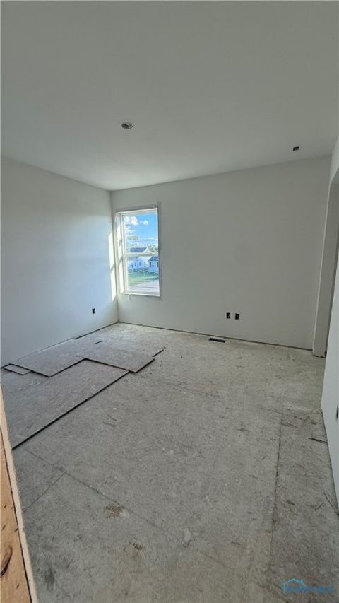 Tiny photo for 727 W Ironwood Drive, Rossford, OH 43460 (MLS # 6136447)