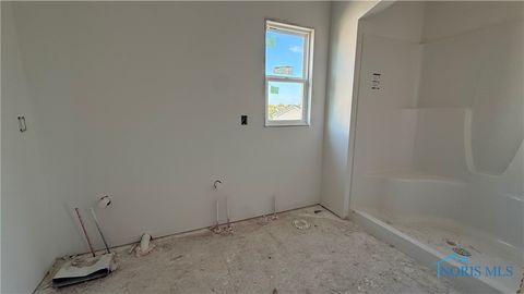 Tiny photo for 727 W Ironwood Drive, Rossford, OH 43460 (MLS # 6136447)