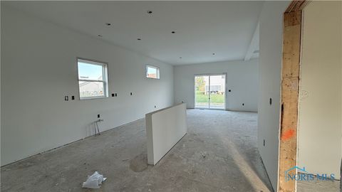 Tiny photo for 727 W Ironwood Drive, Rossford, OH 43460 (MLS # 6136447)